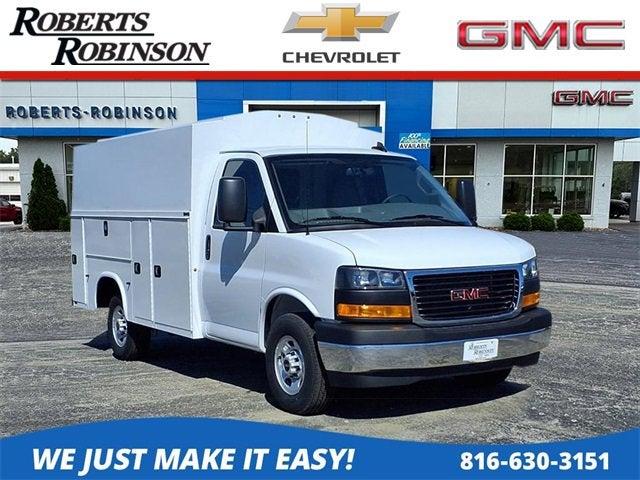 2025 GMC Savana Commercial Cutaway Vehicle Photo in Excelsior Springs, MO 64024