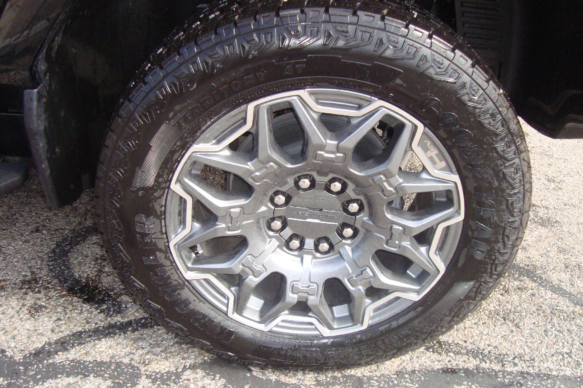 2025 GMC HUMMER EV Pickup Vehicle Photo in PORTSMOUTH, NH 03801-4196