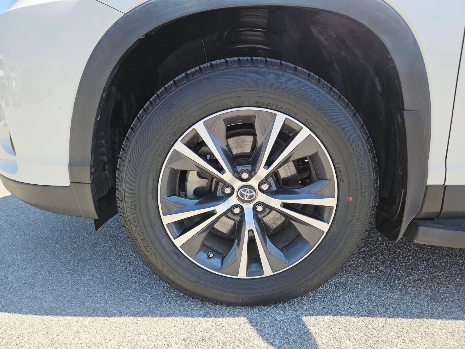 2019 Toyota Highlander Vehicle Photo in Seguin, TX 78155