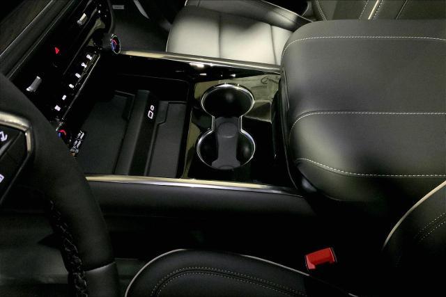 2025 Chevrolet Suburban Vehicle Photo in KANSAS CITY, MO 64114-4502