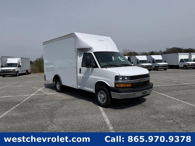 2025 Chevrolet Express Cutaway 3500 Vehicle Photo in ALCOA, TN 37701-3235