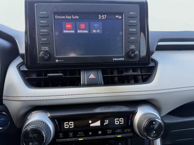 2020 Toyota RAV4 Vehicle Photo in LEOMINSTER, MA 01453-2952