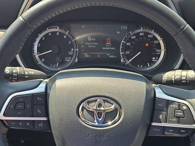 2023 Toyota Highlander Vehicle Photo in Pleasant Hills, PA 15236