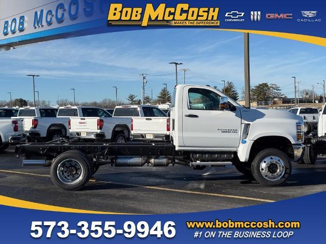 2024 Chevrolet Silverado 5500 HD Vehicle Photo in COLUMBIA, MO 65203-3903