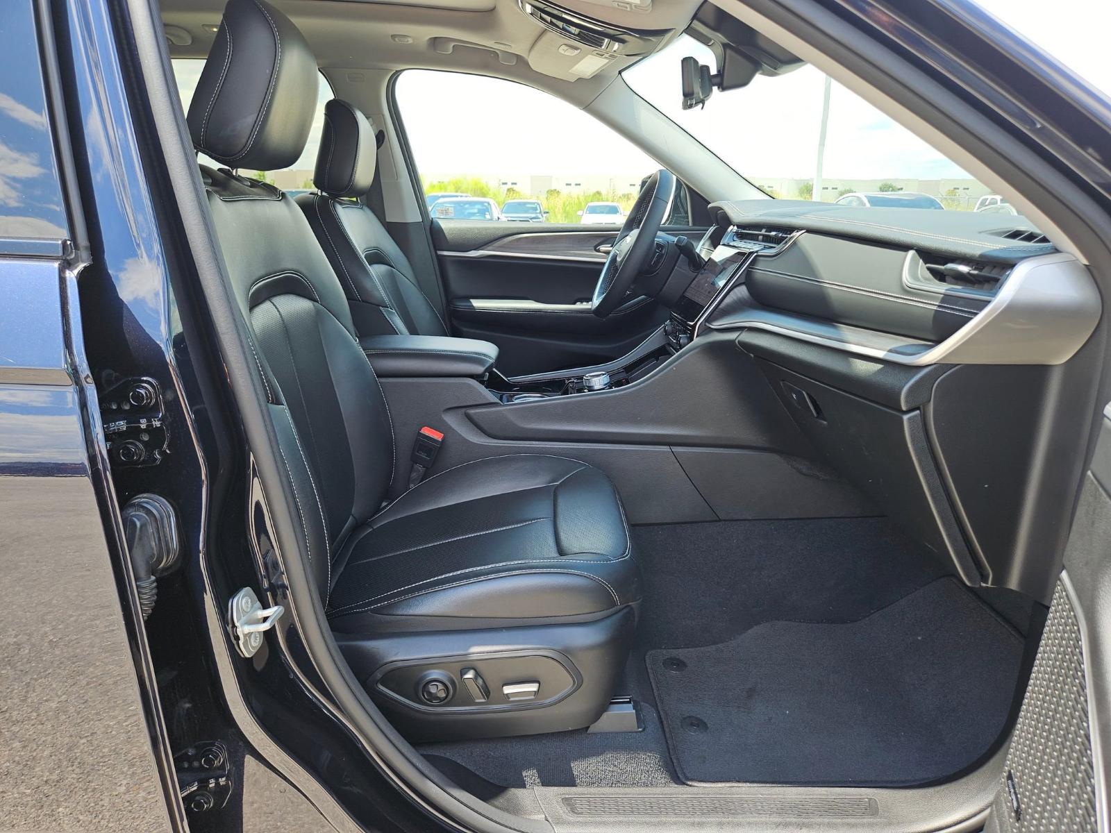 2023 Jeep Grand Cherokee Vehicle Photo in Seguin, TX 78155