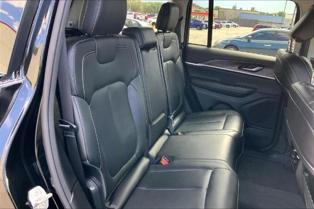 2023 Jeep Grand Cherokee Vehicle Photo in Kansas City, MO 64114