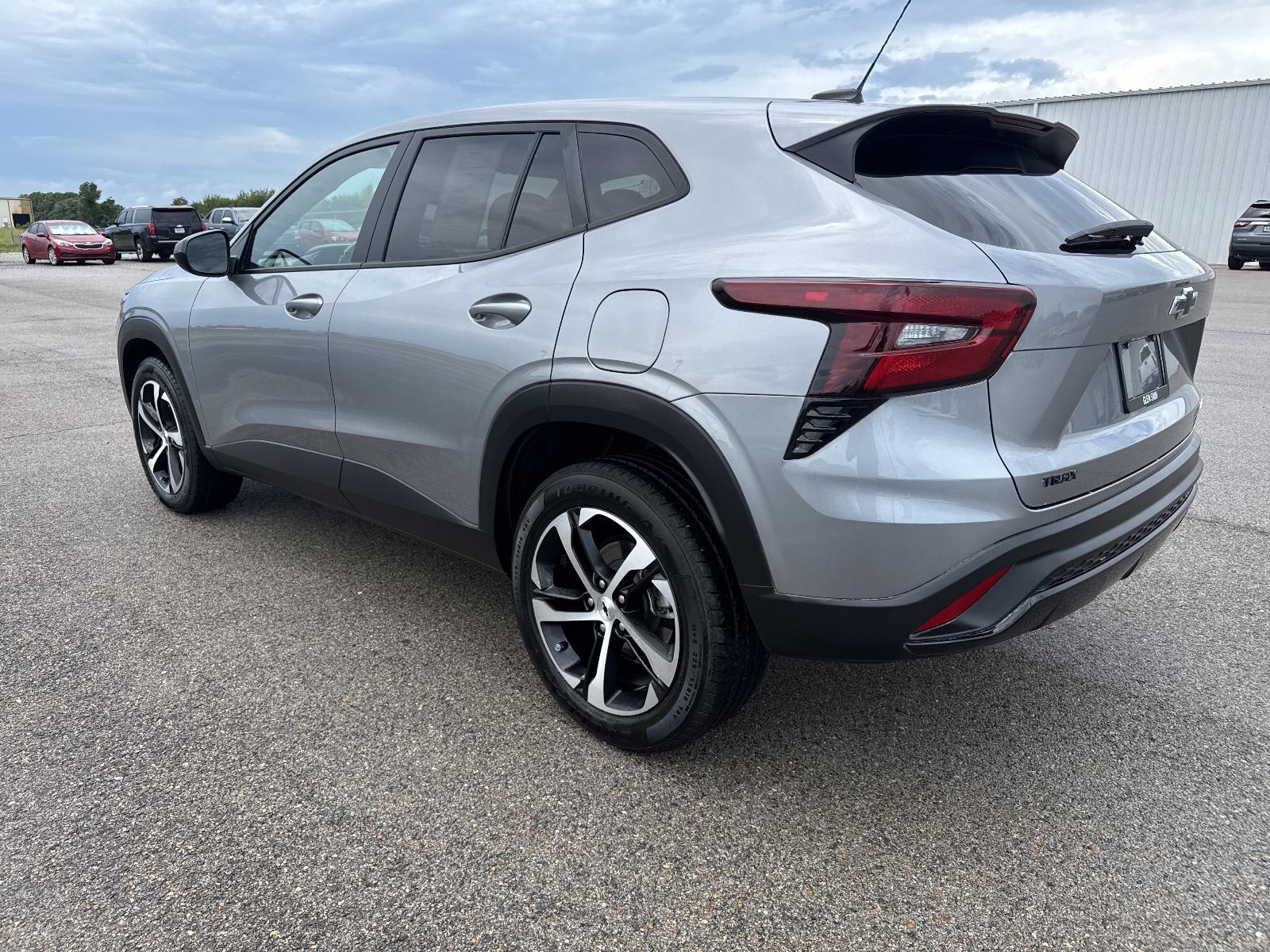 View vehicle photo 3