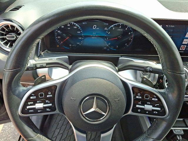 2022 Mercedes-Benz GLB 250 Vehicle Photo in DANBURY, CT 06810-5034