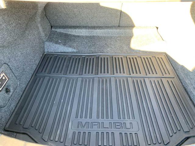 2015 Chevrolet Malibu Vehicle Photo in MOON TOWNSHIP, PA 15108-2571