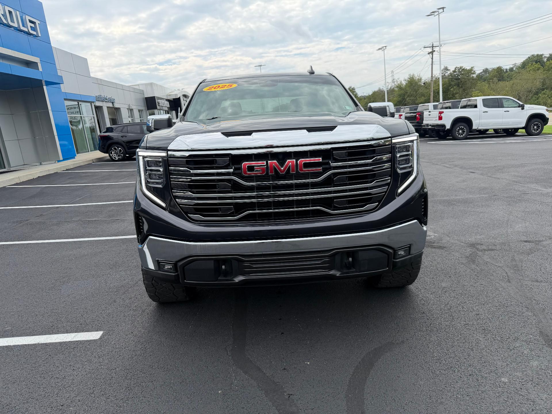 2025 GMC Sierra 1500 SLT - 8