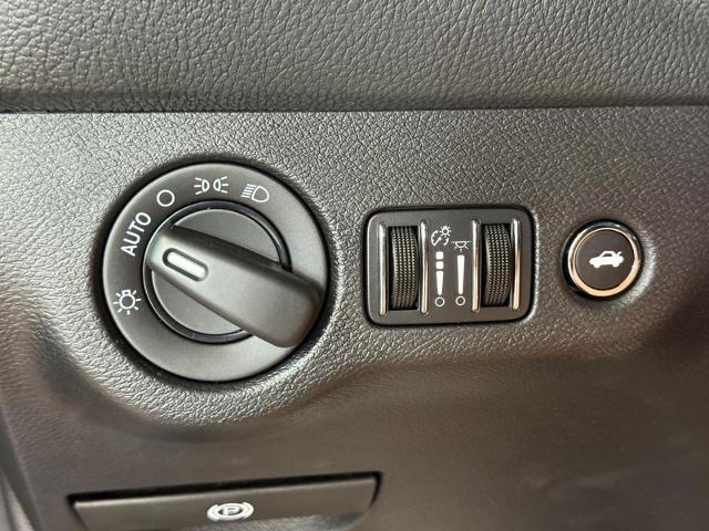 2016 Dodge Challenger Vehicle Photo in COLUMBIA, MO 65203-3903