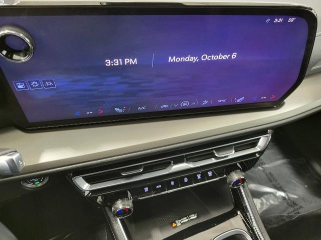 2025 Chevrolet Traverse Vehicle Photo in NEENAH, WI 54956-2243