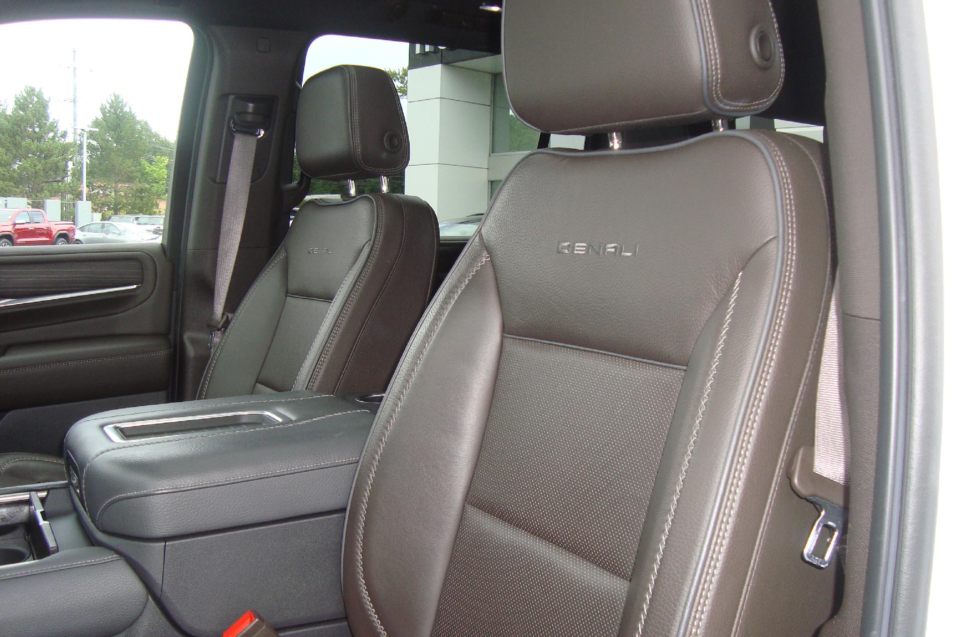 2021 GMC Yukon XL Vehicle Photo in PORTSMOUTH, NH 03801-4196