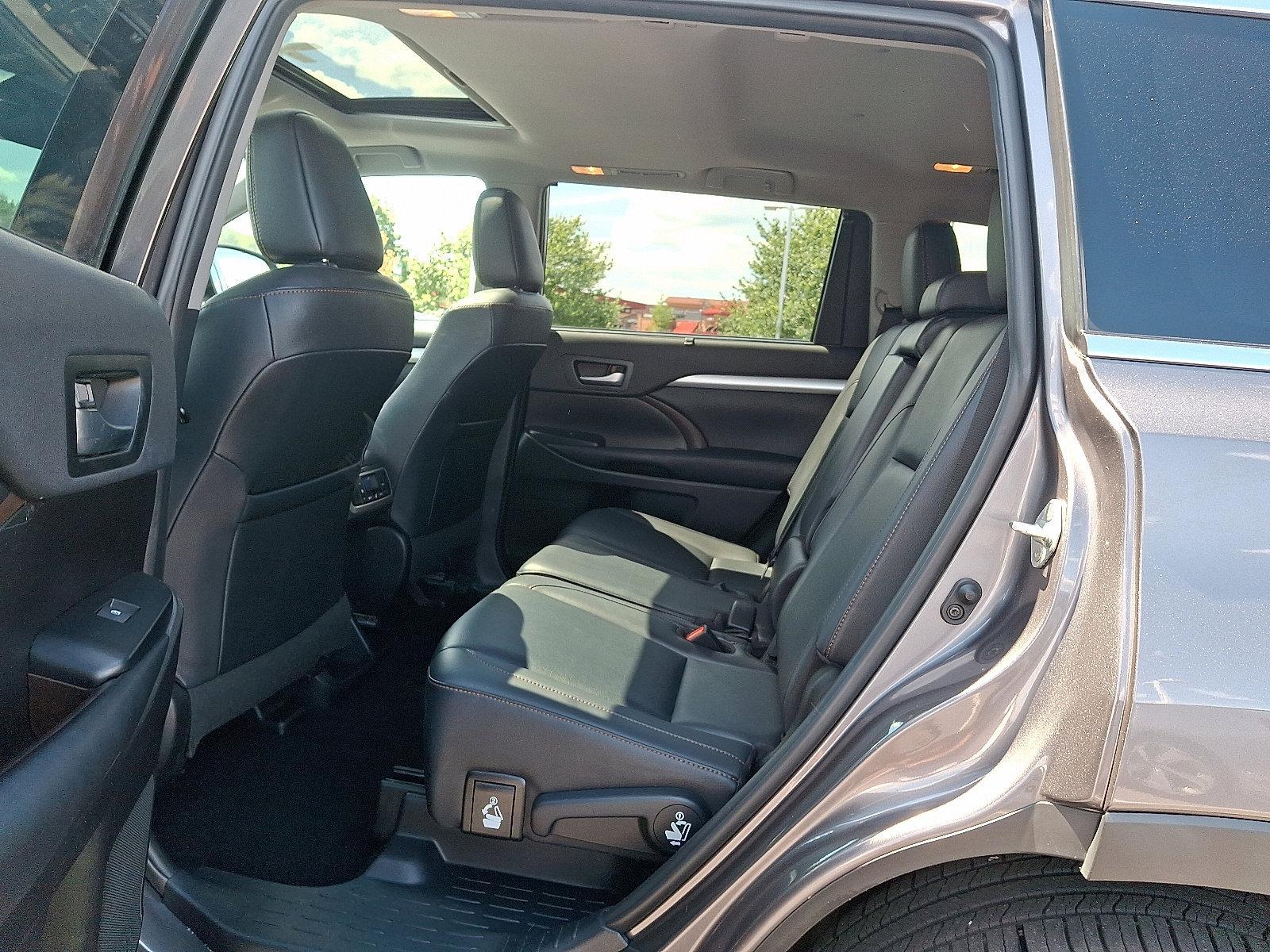 2019 Toyota Highlander Vehicle Photo in Harrisburg, PA 17111