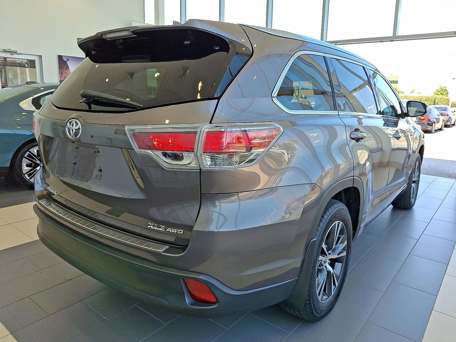 2016 Toyota Highlander Vehicle Photo in Lancaster, PA 17601