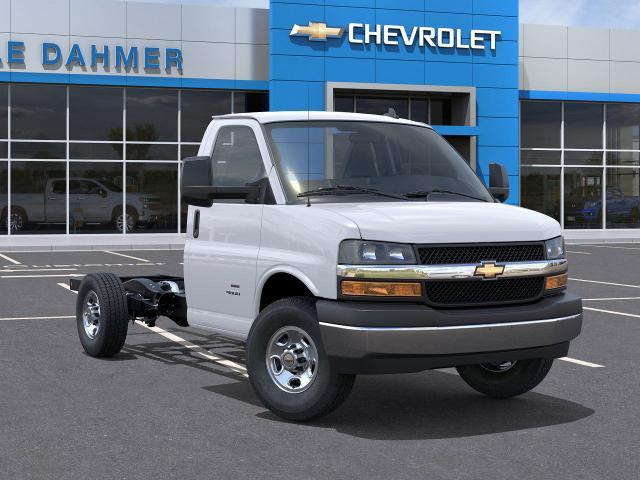 2025 Chevrolet Express Commercial Cutaway Vehicle Photo in TOPEKA, KS 66609-0000