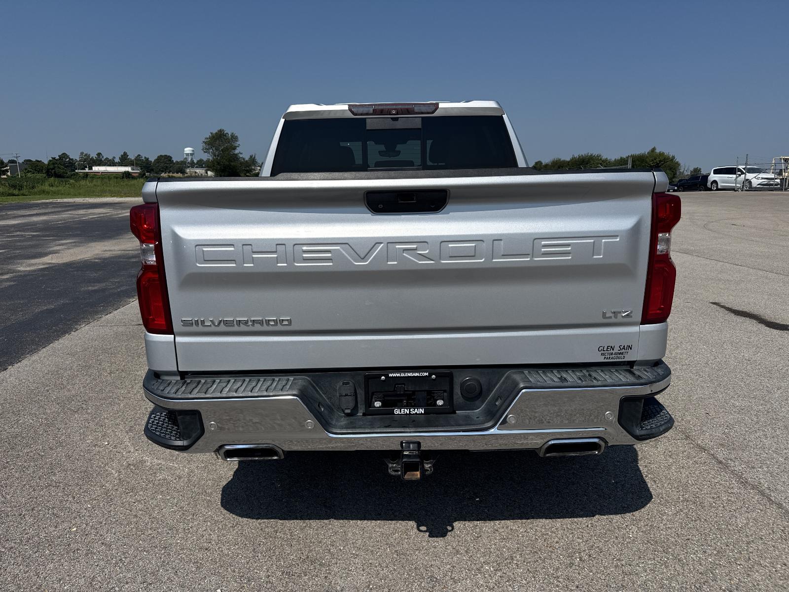 View vehicle photo 4