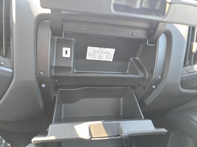 2024 Chevrolet Silverado Chassis Cab Vehicle Photo in INDEPENDENCE, MO 64055-1314