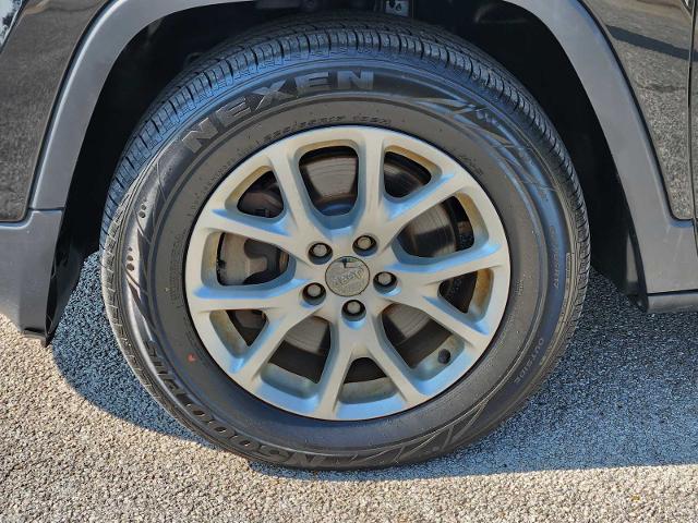 2014 Jeep Cherokee Vehicle Photo in DENTON, TX 76210-9321