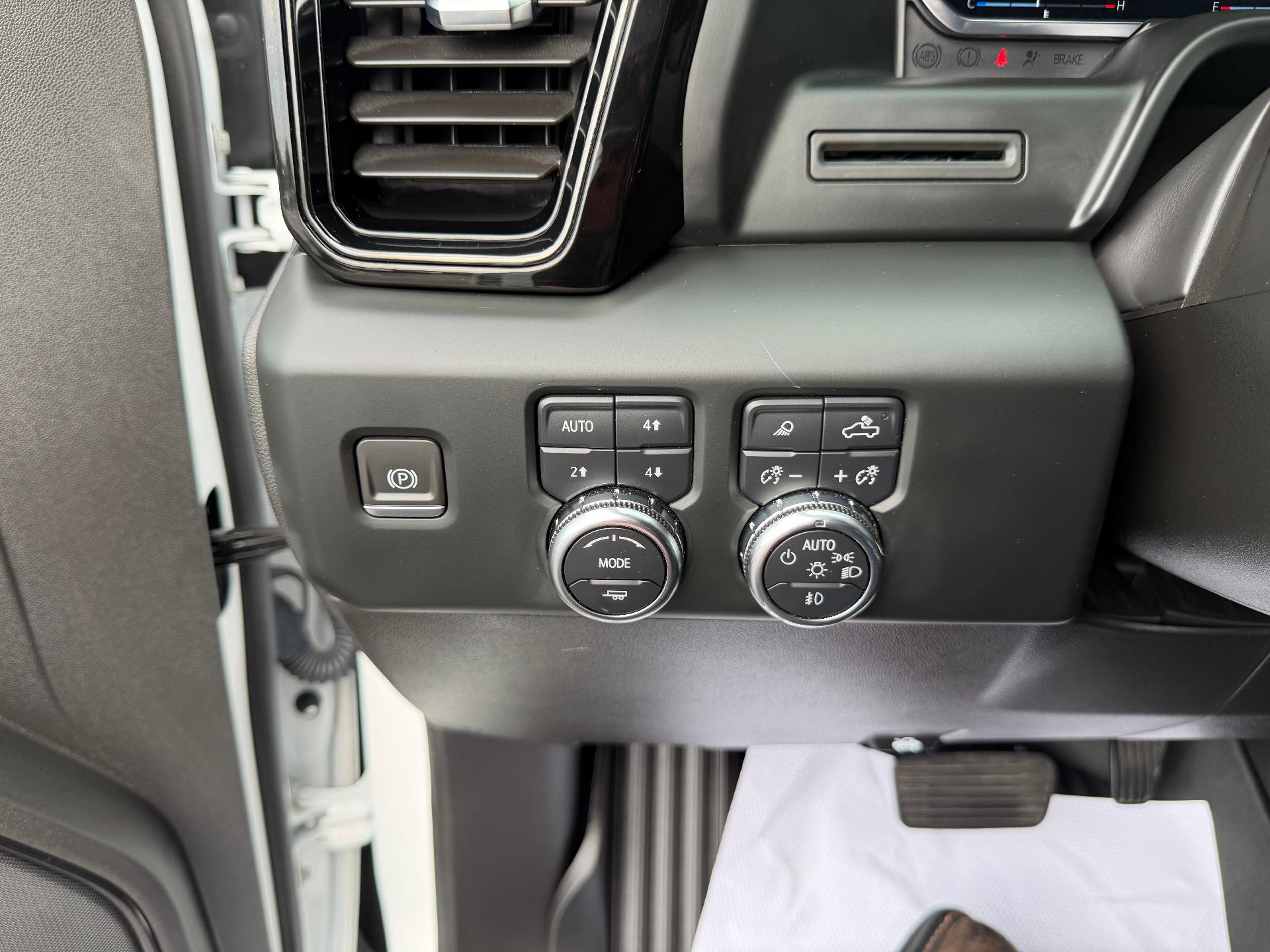 2024 GMC Sierra 1500 photo 27 of 34