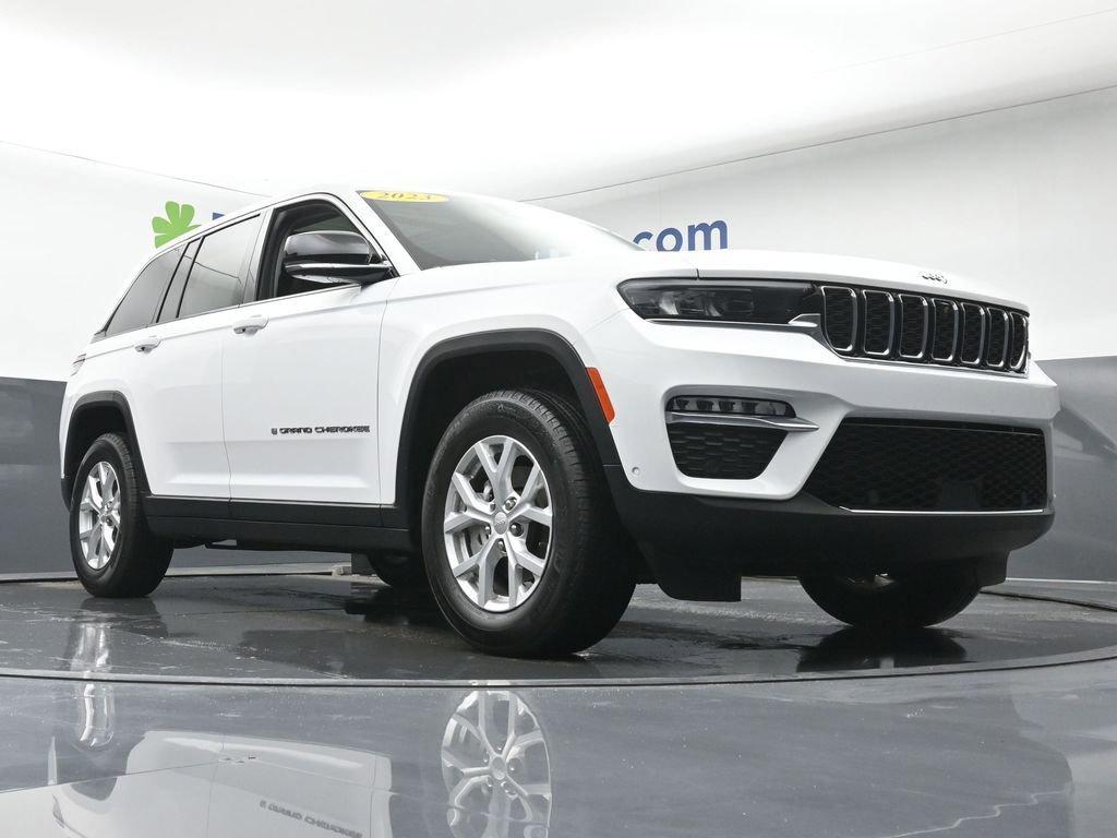 2023 Jeep Grand Cherokee Vehicle Photo in Cedar Rapids, IA 52402