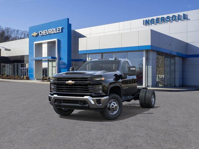 2025 Chevrolet Silverado 3500 HD Chassis Cab Vehicle Photo in DANBURY, CT 06810-5034