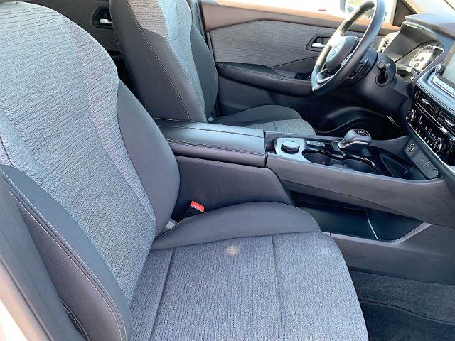 2022 Nissan Rogue Vehicle Photo in MOON TOWNSHIP, PA 15108-2571