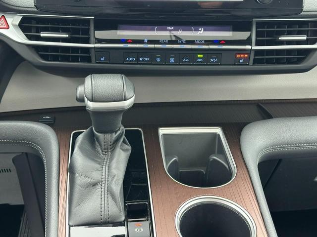 2022 Toyota Sienna Vehicle Photo in COLUMBIA, MO 65203-3903