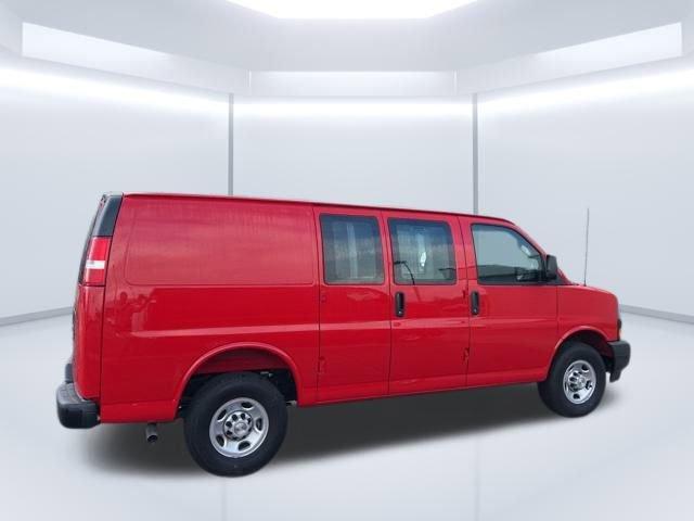 2025 Chevrolet Express Cargo 2500 Vehicle Photo in SAINT CLAIRSVILLE, OH 43950-8512