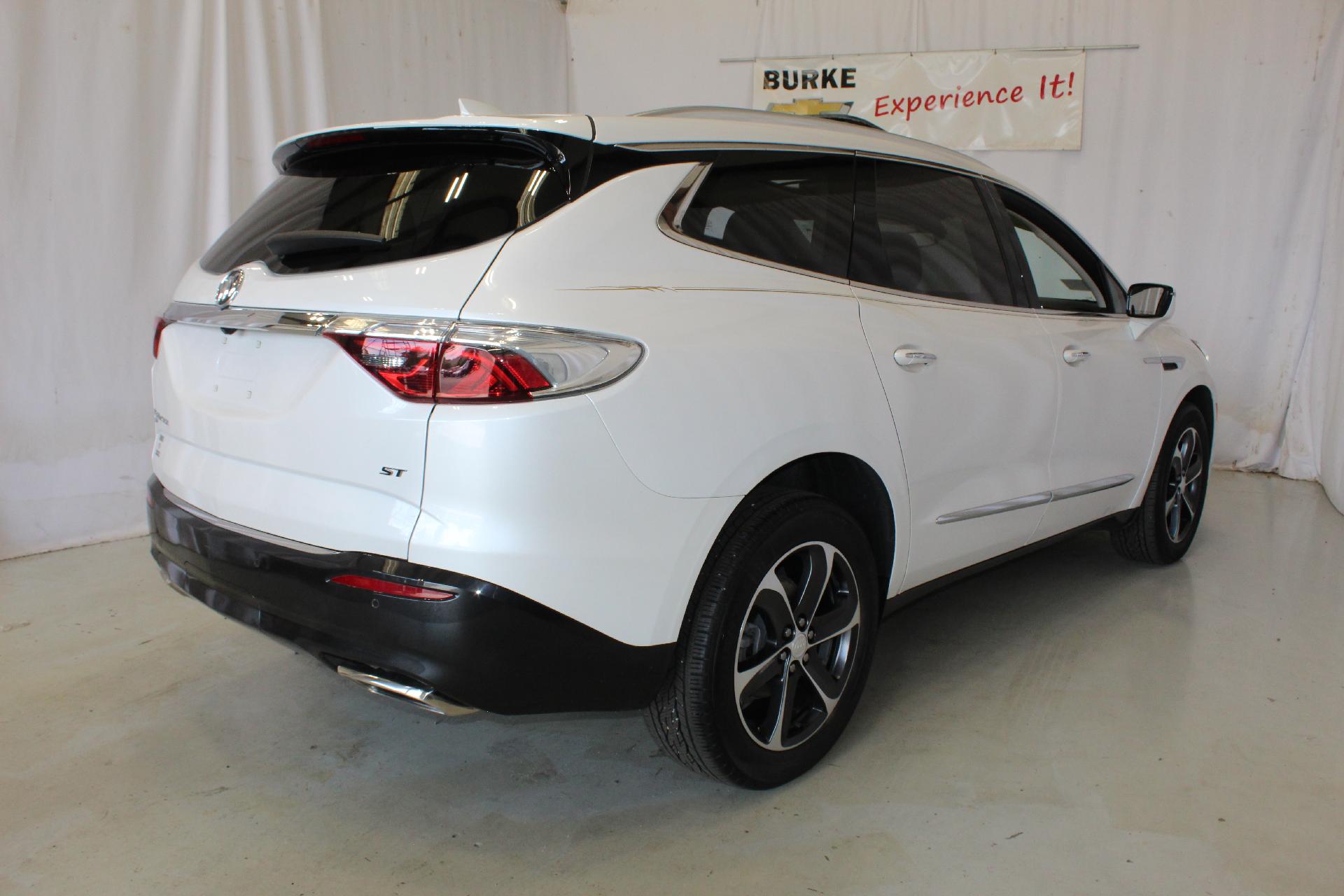 2022 Buick Enclave Vehicle Photo in NORTHAMPTON, MA 01060-1120