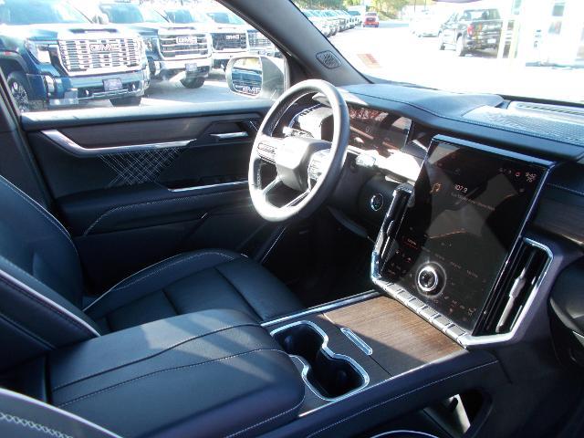 2024 GMC Acadia Vehicle Photo in LOWELL, MA 01852-4336