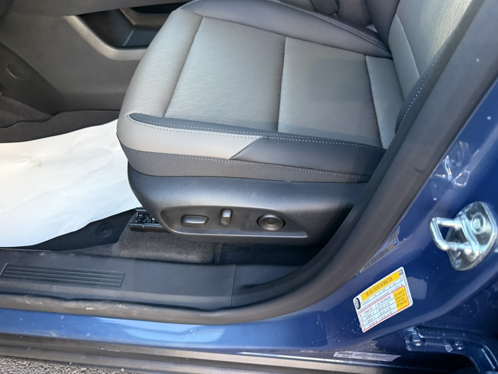 2027 Chevrolet Equinox photo 12 of 20