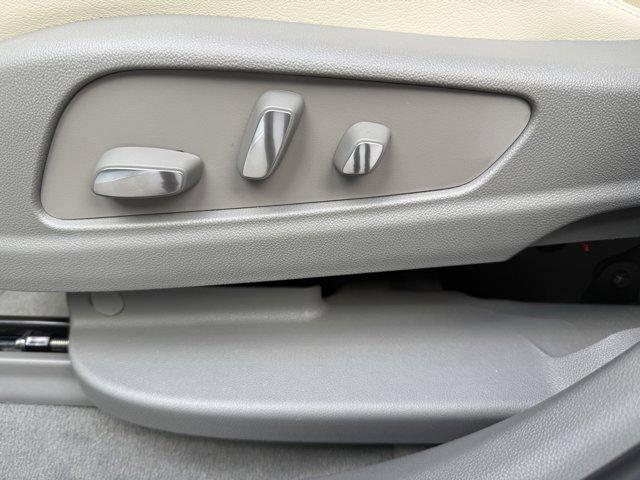 2025 Cadillac XT6 Vehicle Photo in LEOMINSTER, MA 01453-2952