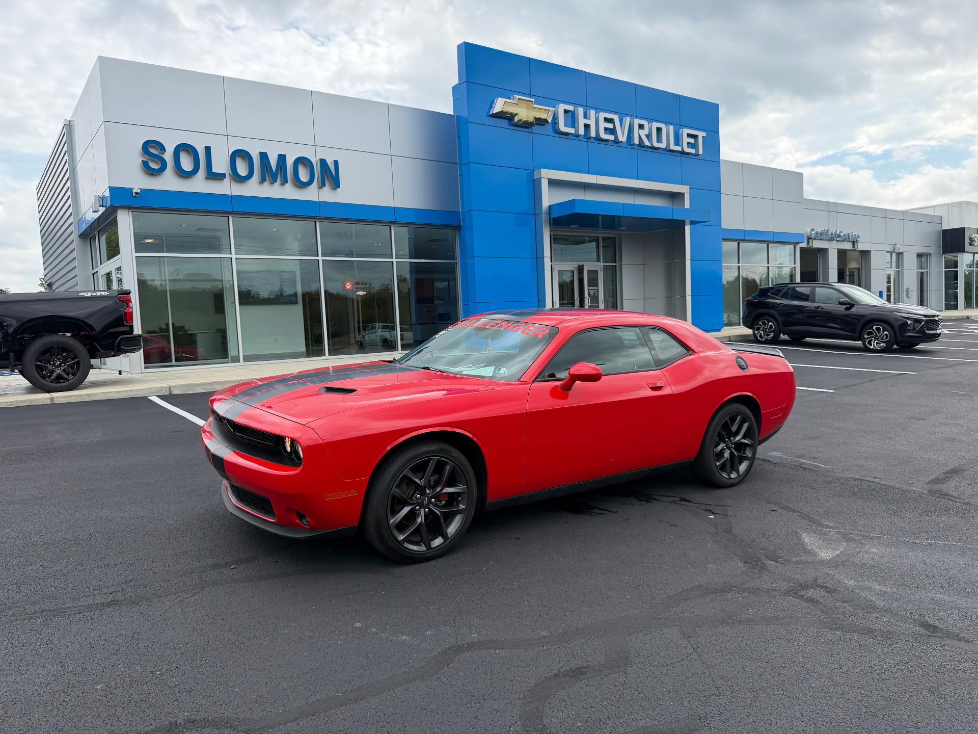 2022 Dodge Challenger photo 2 of 32