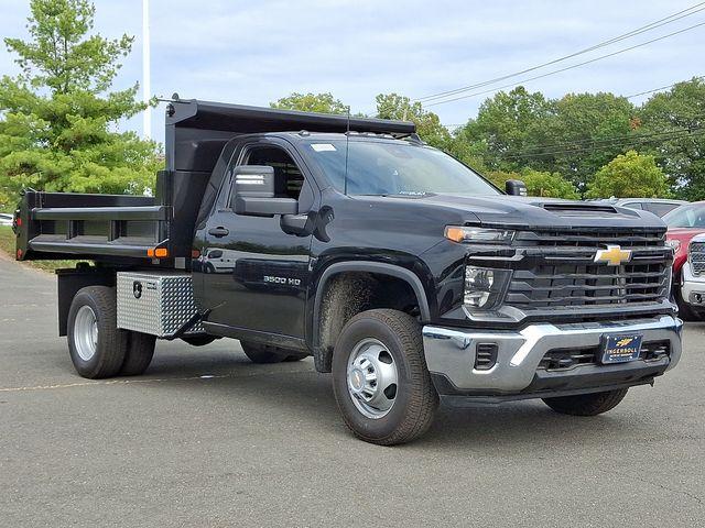2025 Chevrolet Silverado 3500 HD Chassis Cab Vehicle Photo in DANBURY, CT 06810-5034