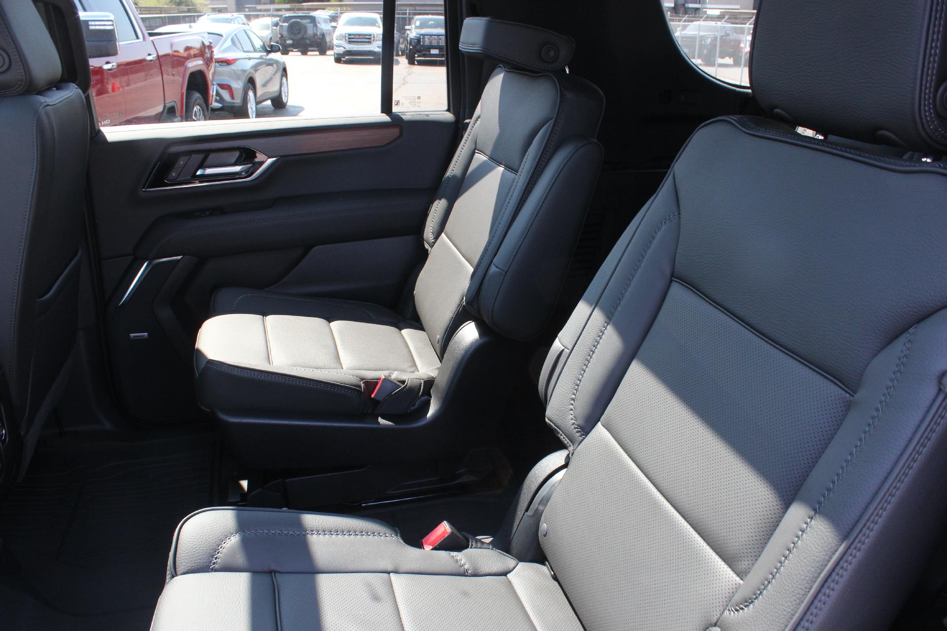 2025 GMC Yukon XL Vehicle Photo in AURORA, CO 80012-4011