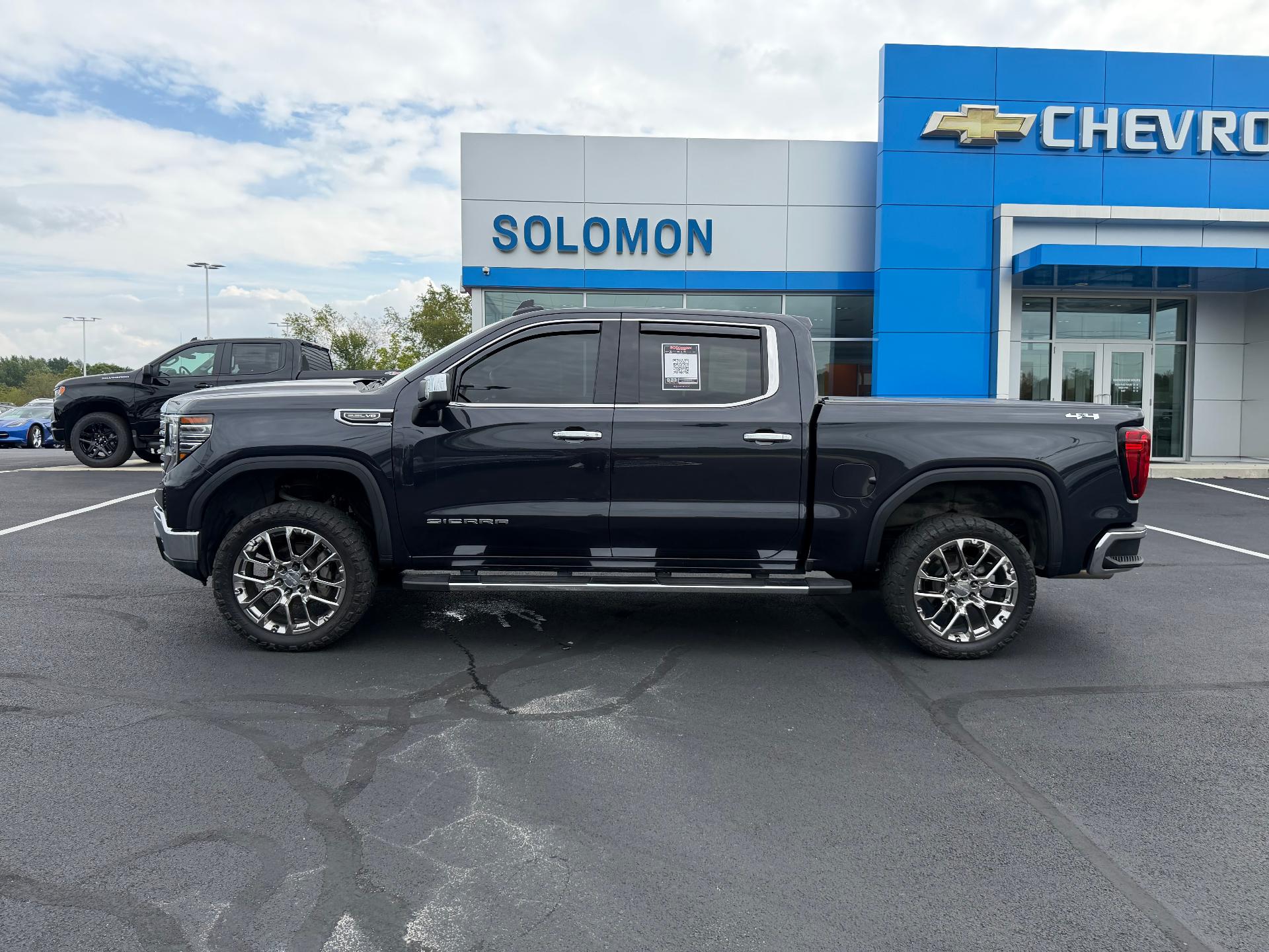 2025 GMC Sierra 1500 SLT - 2