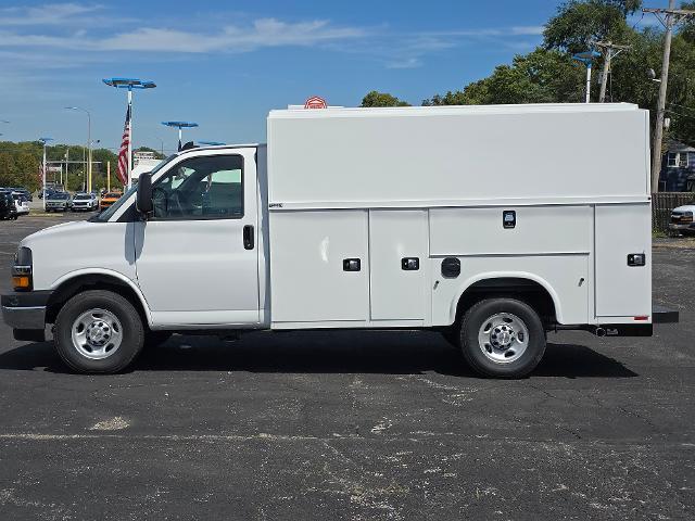 2025 Chevrolet Express Commercial Cutaway Vehicle Photo in INDEPENDENCE, MO 64055-1314