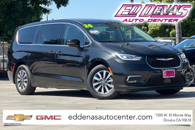 2024 Chrysler Pacifica Vehicle Photo in DINUBA, CA 93618-9116