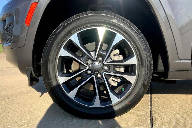 2023 Jeep Grand Cherokee L Vehicle Photo in TOPEKA, KS 66609-0000