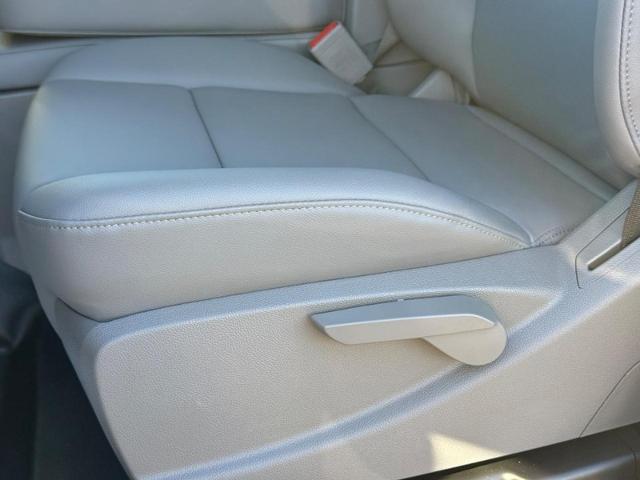 2024 Chevrolet Silverado 5500 HD Vehicle Photo in COLUMBIA, MO 65203-3903