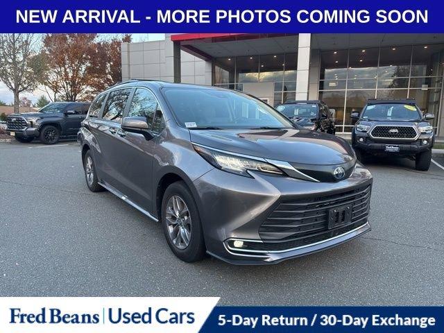 2023 Toyota Sienna Vehicle Photo in Flemington, NJ 08822
