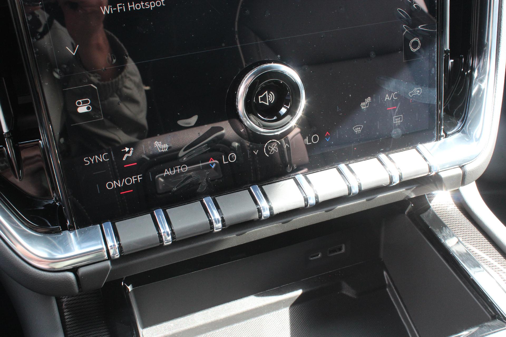 2025 GMC Yukon Vehicle Photo in AURORA, CO 80012-4011