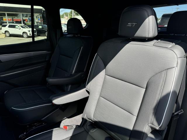 2025 Buick Enclave Vehicle Photo in LOWELL, MA 01852-4336