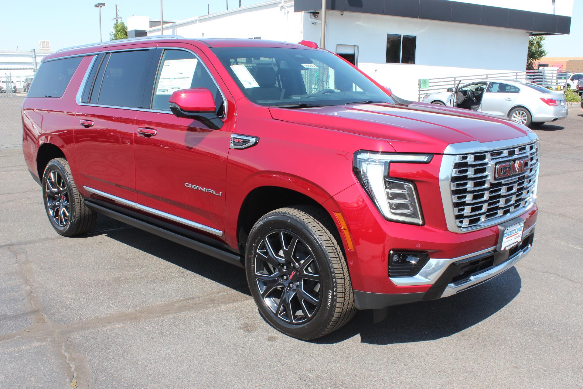 2025 GMC Yukon XL Vehicle Photo in AURORA, CO 80012-4011
