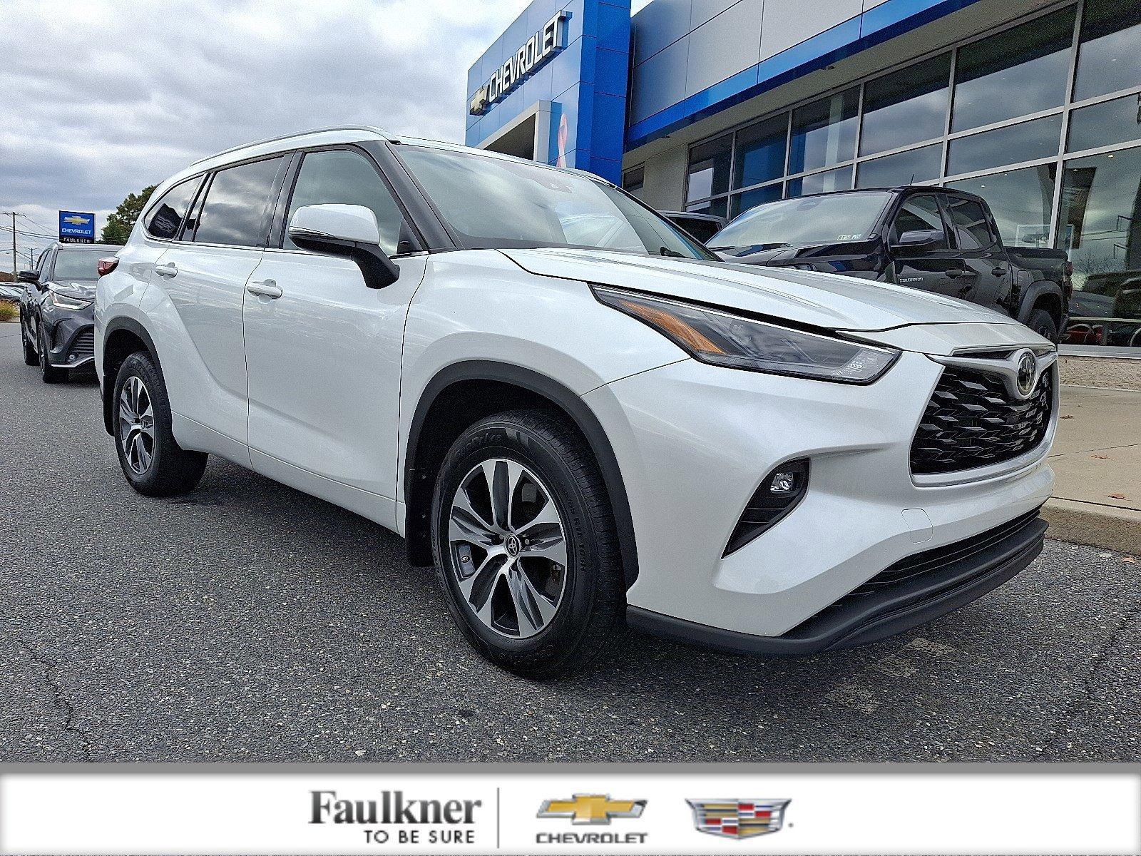 2022 Toyota Highlander Vehicle Photo in BETHLEHEM, PA 18017-9401