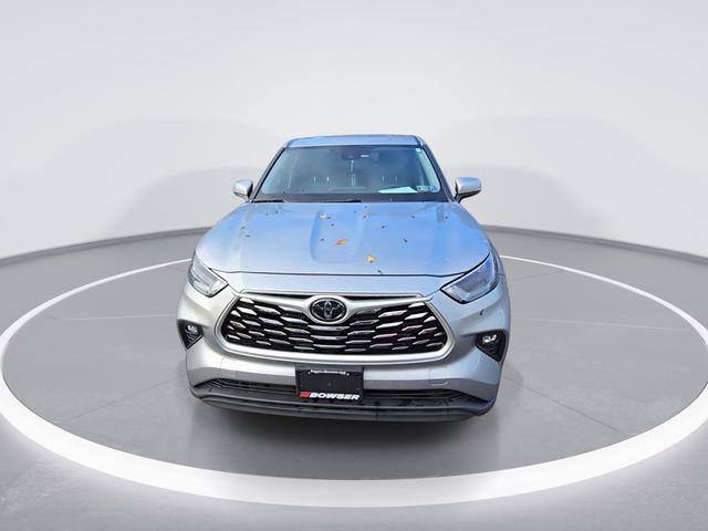 2022 Toyota Highlander Vehicle Photo in Pleasant Hills, PA 15236