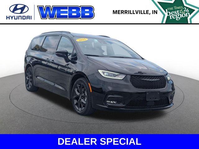 2025 Chrysler Pacifica Vehicle Photo in Merrillville, IN 46410