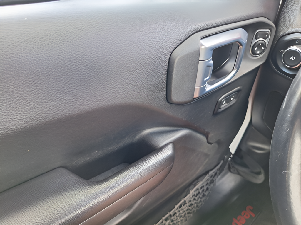 2021 Jeep Wrangler photo 18 of 32