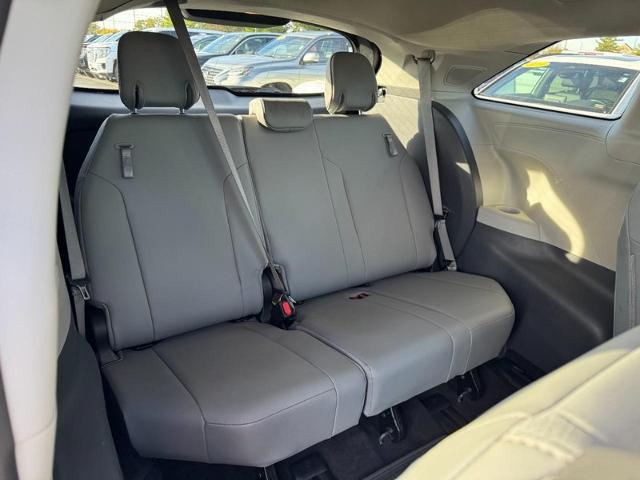 2021 Toyota Sienna Vehicle Photo in COLUMBIA, MO 65203-3903